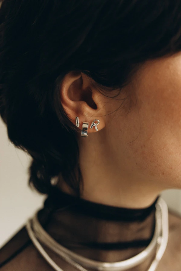 Kolczyk LITERKA "R" SILVER