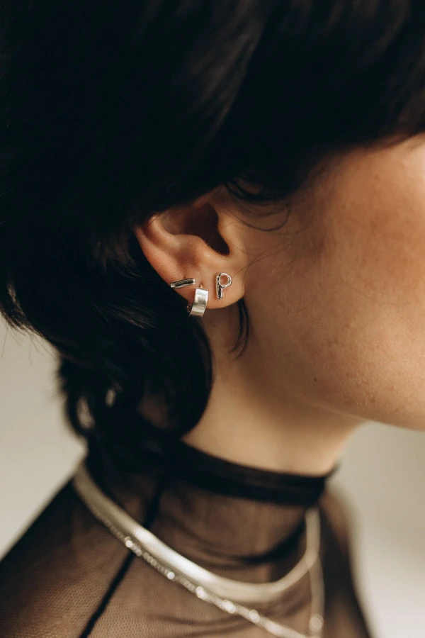 Kolczyk LITERKA "P" SILVER